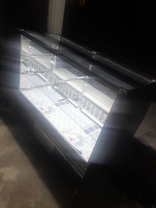 to'rt va shirinlikllar uchun xoladelnik (muzlatgich)