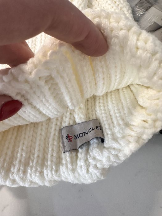 Дамска шапка Moncler с пухче