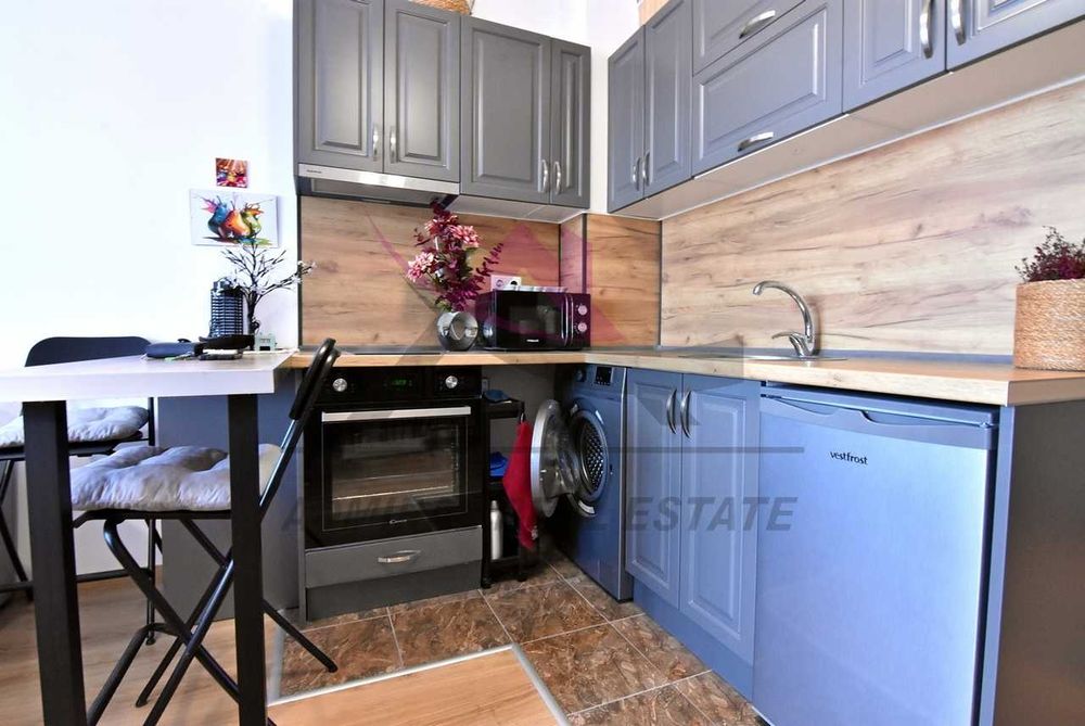 Дава се под наем Едностаен апартамент в Варна, м-т Траката - 35 кв.м за 332 € - Снимка #1