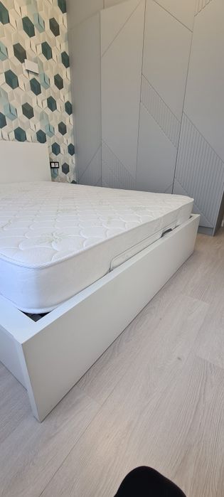 Продаю кровать 160×200, матрас в подарок