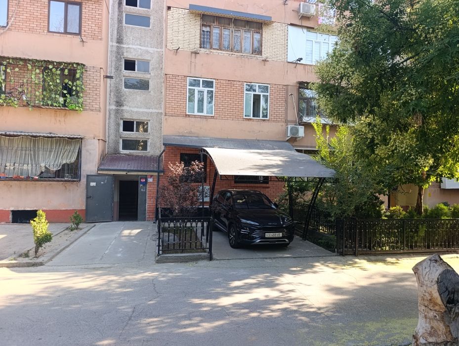 Аренда Юнусабад 11, 2/1/4. Строй центр. Круг.
