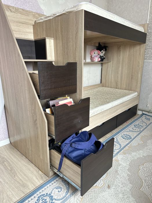 Продам двухъярусную кровать