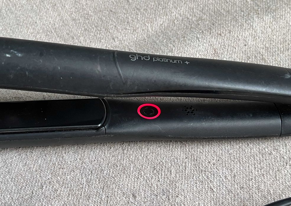 Placă de păr GHD Platinum Plus defectă, LED roșu, nu mai pornește