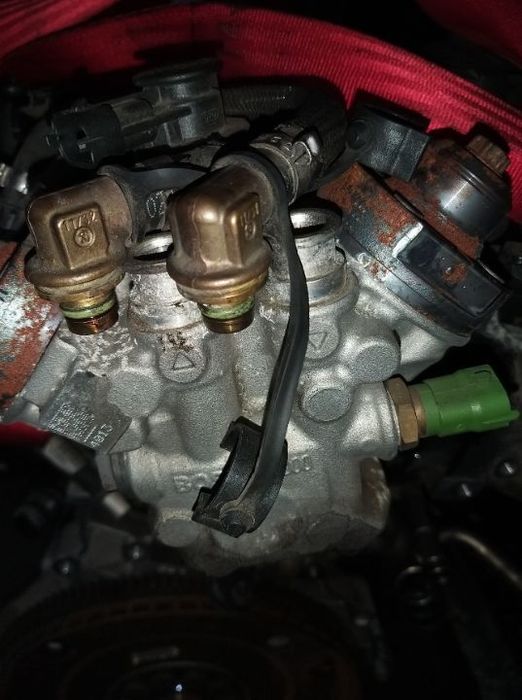 Pompa inalte 2.0 d d5204t3 volvo s60 ll s80 ll v60 l xc60 xc 70 31272896 0445010618