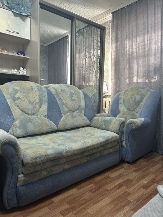 СРОЧНО ОТДАМ диван с креслом 5000 тг