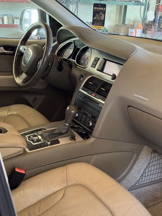 Продавам Джип Ауди Q7