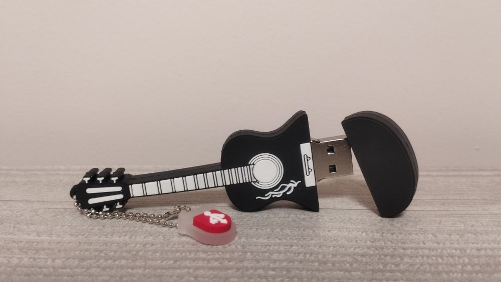 64 GB Флашка / USB Flash Drive -  Китара/Цигулка/Нота/Пиано