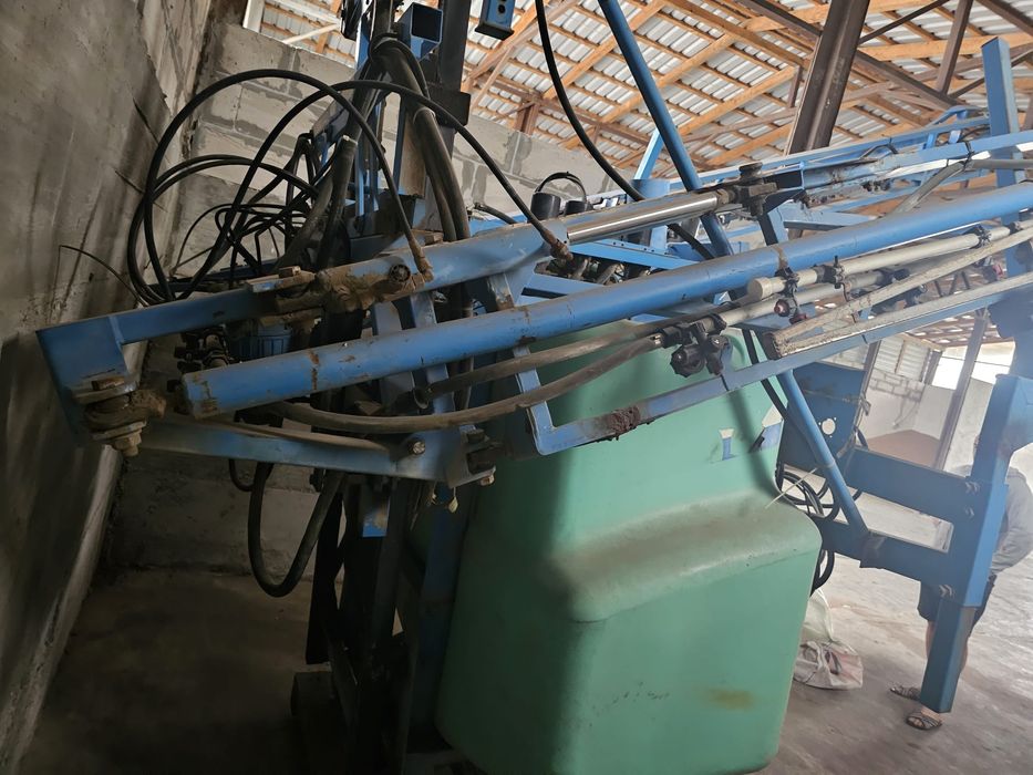 Masina de erbicidat berthoud 1200 l.