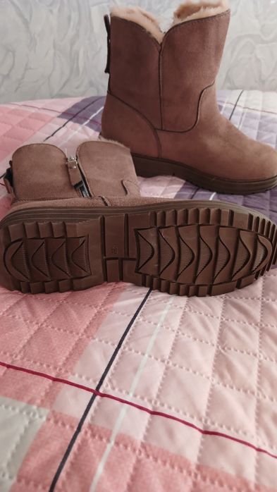 Срочно продам ботинки