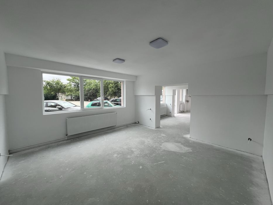 Vand  / schimb apartament ( spatiu ) la parter