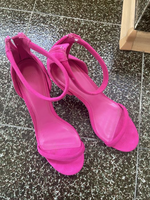 Токчета Bershka, Zara