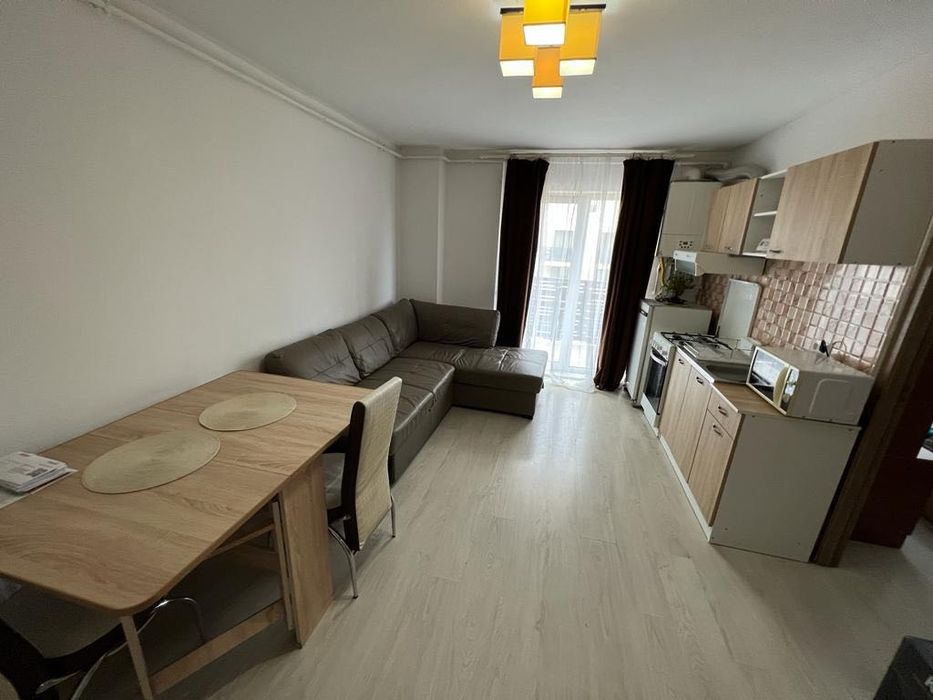 Inchiriez apartament, zona Vivo