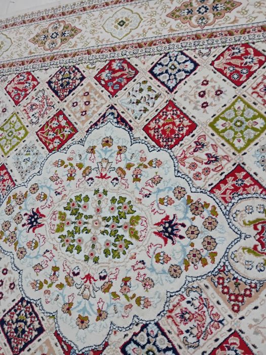 Продам ковёр б/у 2.5/3.5м