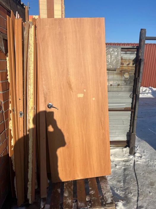 Двери межкомнатные б/у, недорого продам.