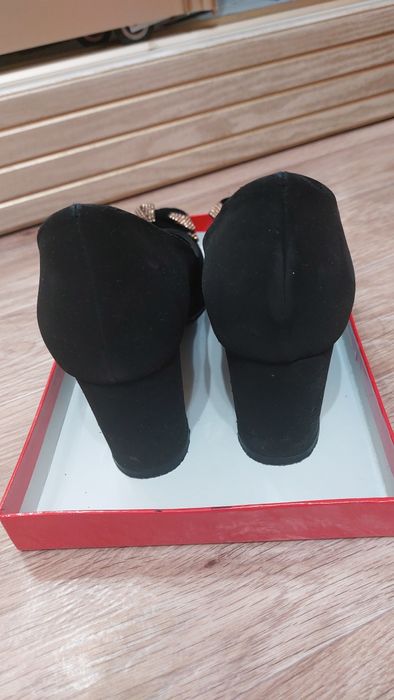 Продаю туфли 3 вида