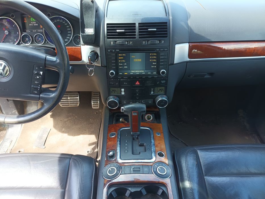 Продавам volkswagen touareg 5000 кубика TDI на части