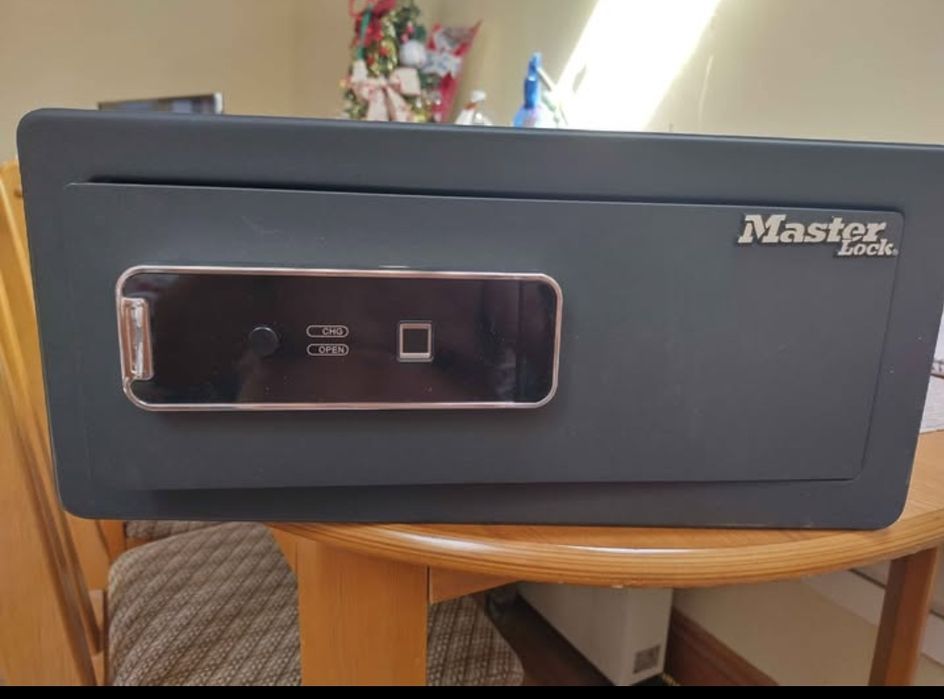 Seif nou cu amprenta