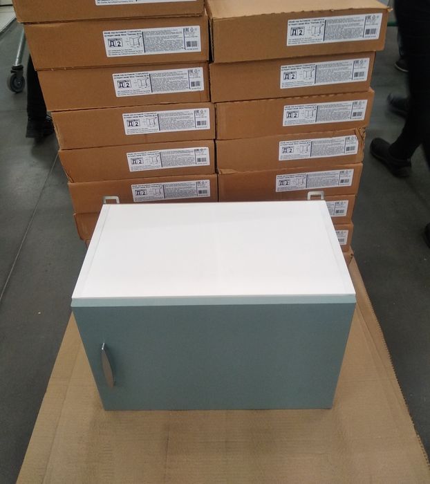 Навесная полочка для шапок.