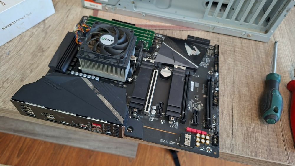 Calculator ryzen 3 1200 , 8gb ram ddr 4  Gigabyte B550  pro   v2, placa video  nvidia 620 gt