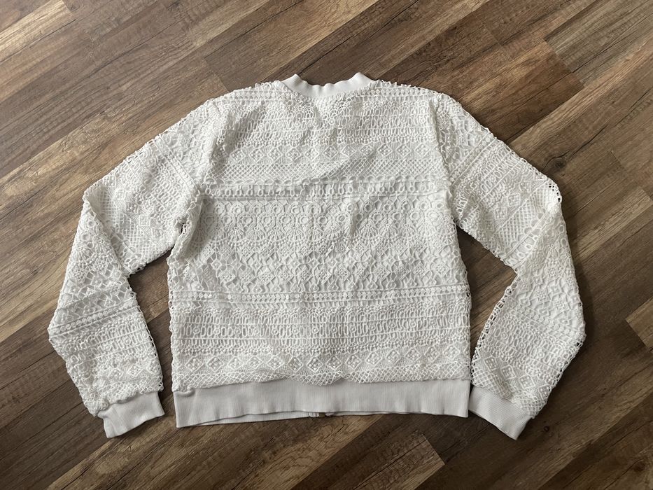 Дантелена бяла горница