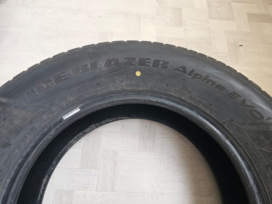 Зимние шины 215/70/16