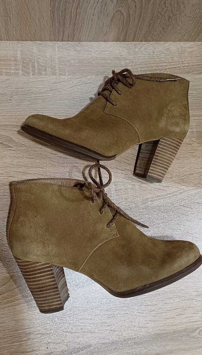 Оригинални дамски боти UGG, размер 37