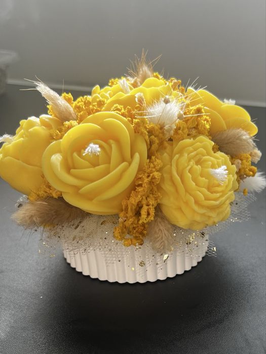 Aranjamente florale handmade cu lumanari din ceara de soia