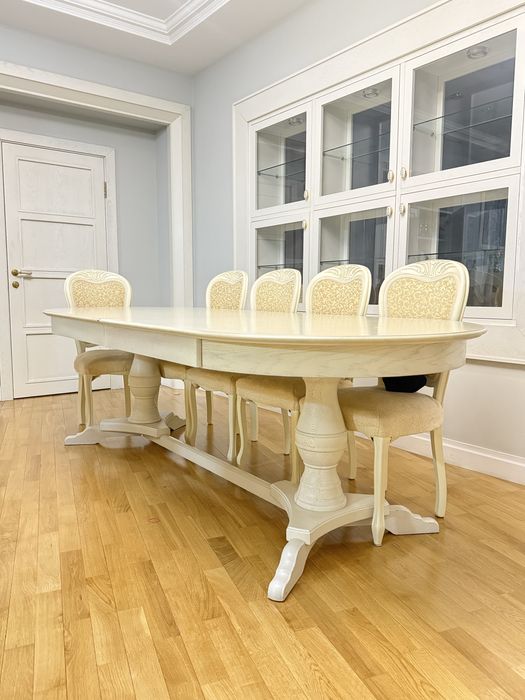 Продам гостевой стол и стулья