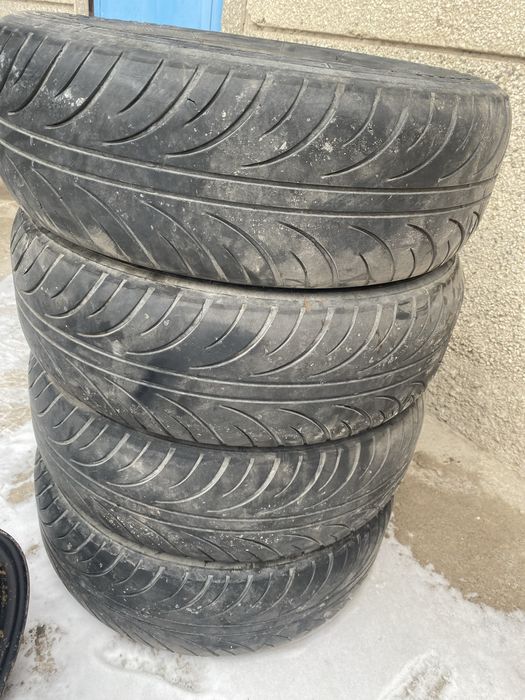 Диск с резиной на 15 размер тойота