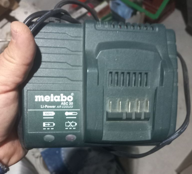 Зарядно  METABO SC 30 + батерия 2.0Ah 18v.