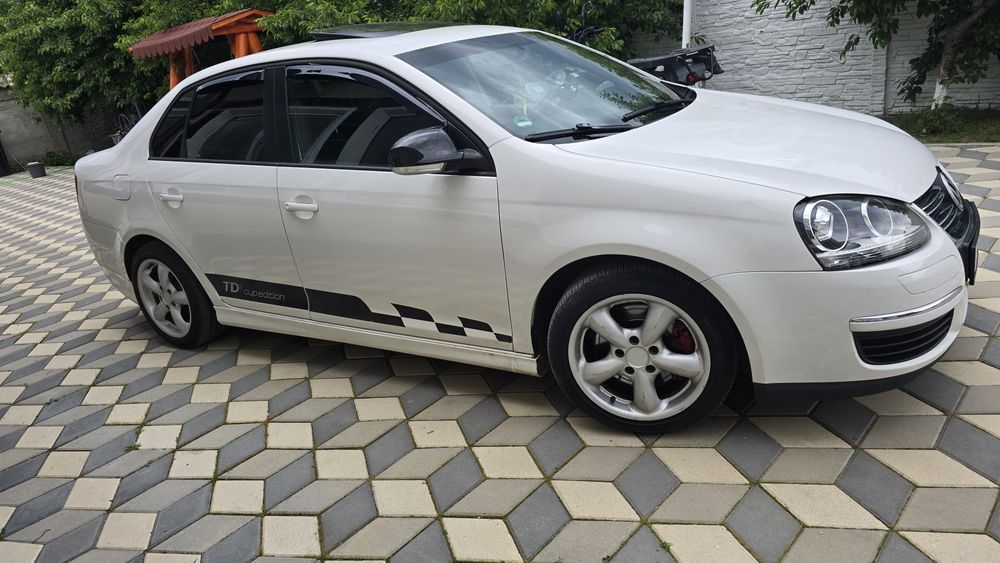 VOLKSWAGEN Jetta 2012 — imagine 4