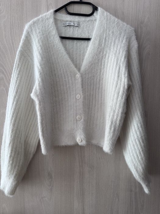 Pulover de dama cu nasturi Bershka marimea M