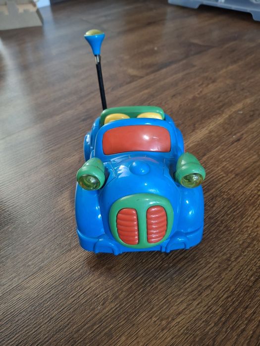 Игрушка машинка на пульте управления