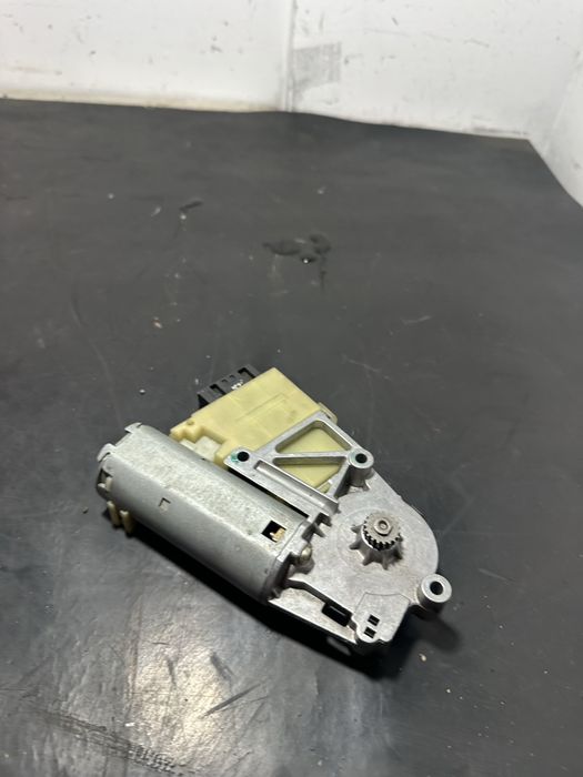 Motoras trapa plafon BMW Seria 5 E60 | 6937509 520d 525d 530d 535d