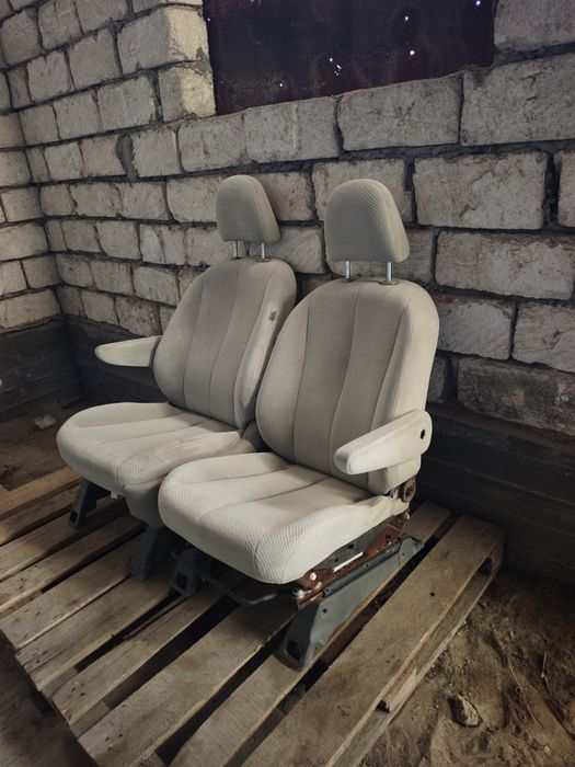 Toyota Sienna 2013г Второй ряд Сиденья