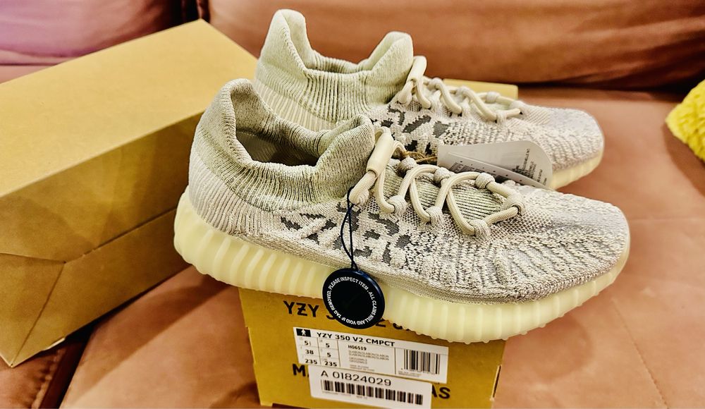 Vand adidasi Adidas Yeezy 350 V2  marimea 38 - NOI -in cutie