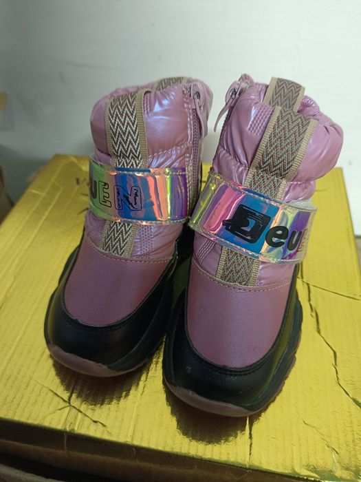 Продам детскую зимнюю обувь