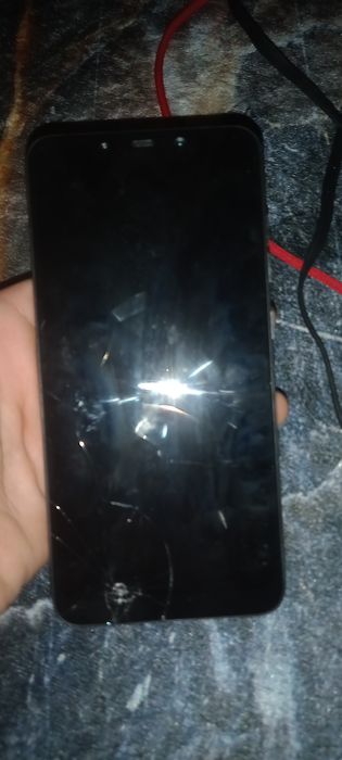 Продам телефон POCO F1