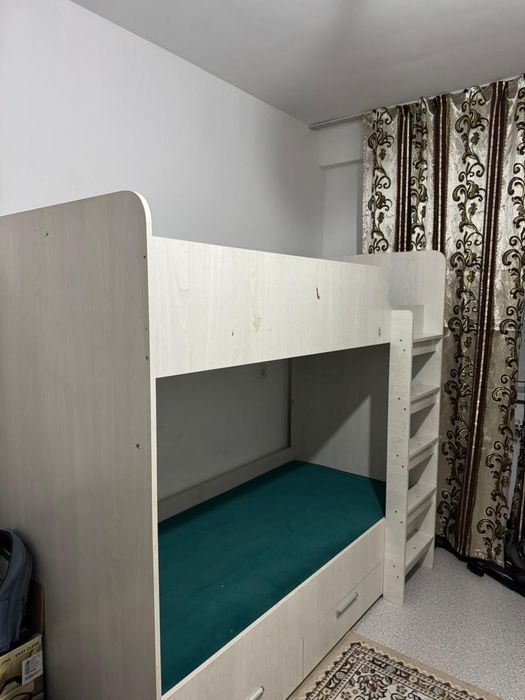 Двухэтажный кровать