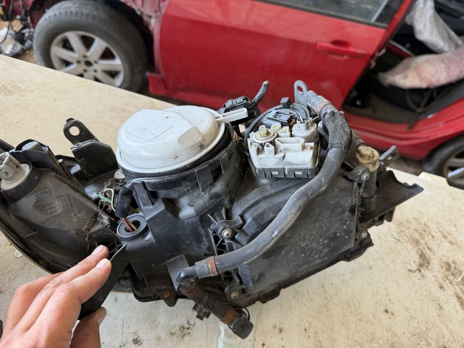 Ксенонови фарове Subaru Outback Legacy BP BL 2007-2009 RHD комплект