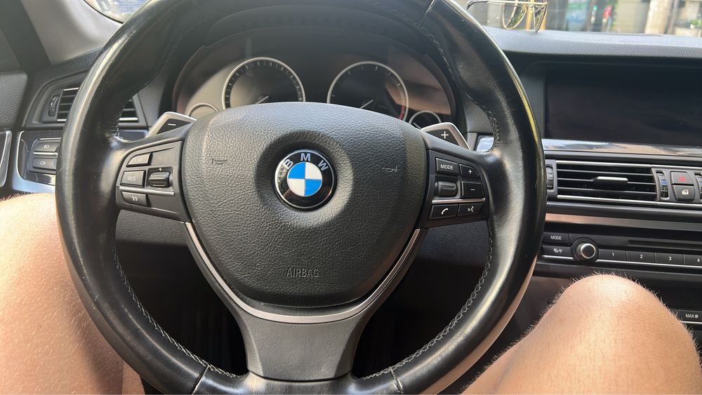 Продавам Оригинален Волан с пера за bmw f10-f11