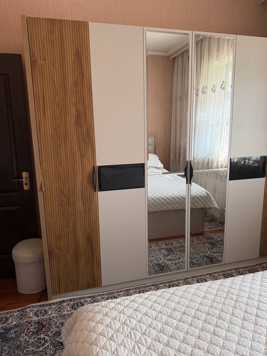 Продаю спальный гарнитур