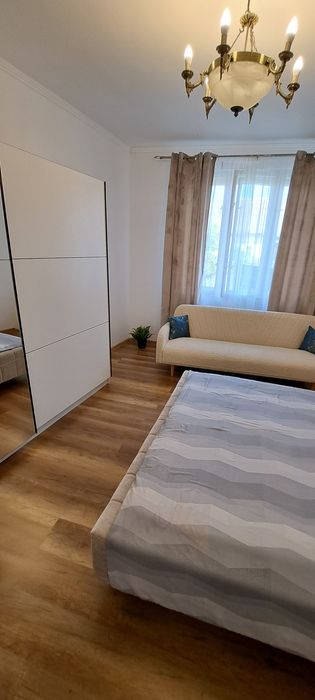 Cazare ultracentral apartament cu dormitor, living, bucatarie.
