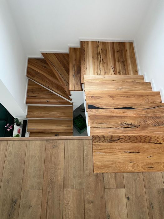 Trepte din lemn masiv