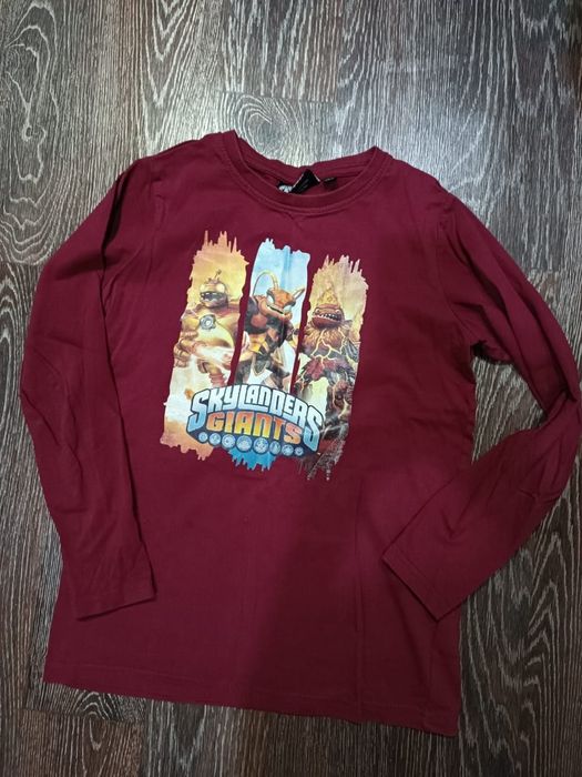 Продам куртку на мальчика 8-9 лет 5000 т