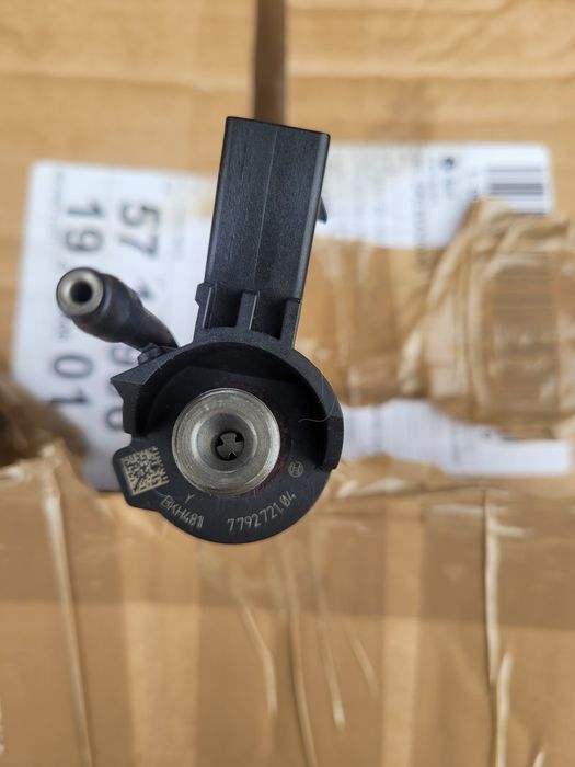 Vand set de 6 injectoare bmw e 60 / 61/90  de 231/234cp , motor m57