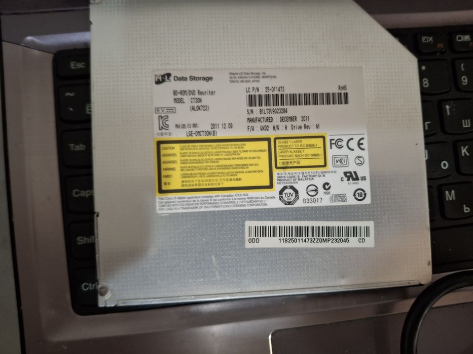 Продам ноутбук на запчасти