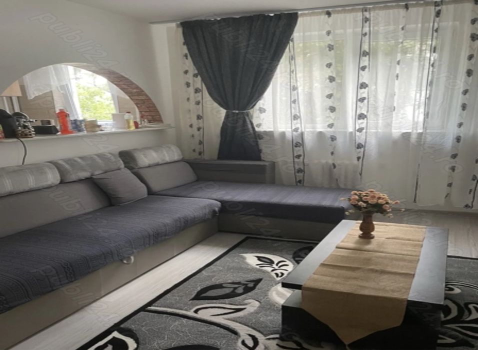 Închiriez apartament 3 camere Trivale 1700