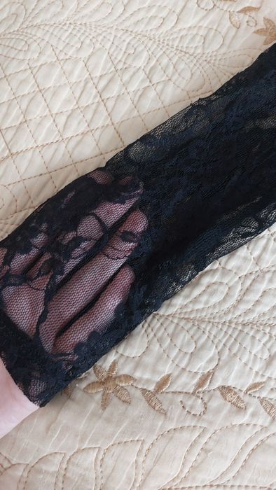 Черна дантелена рокля