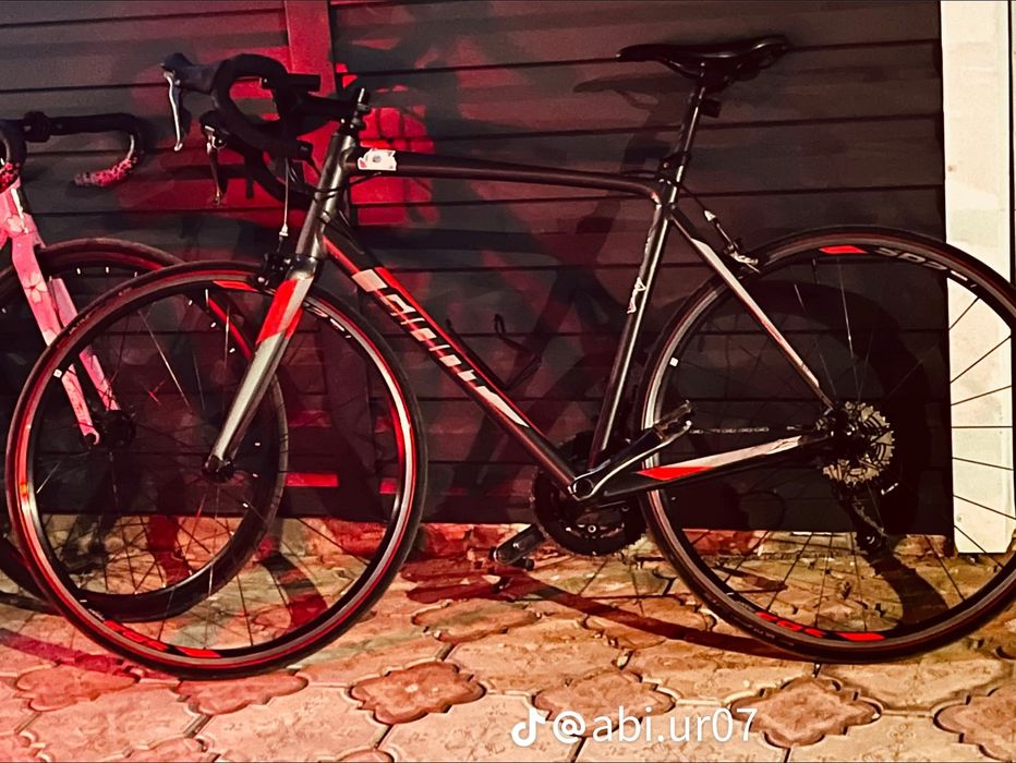 Шосеиный велосипед giant content